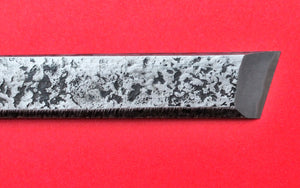 Primer plano Vista trasera Forjado mano 12mm Kiridashi Kogatana corto talla marcado cincel Japón Japonés herramienta carpintería