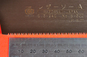 Gros plan lame Razorsaw Gyokucho DOZUKI A série 300 240mm Japon Japonais outil menuisier ébéniste