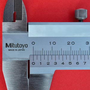 Close-up MITUTOYO 150 mm precision Vernier caliper N15 530-101 Japan