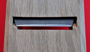 Primer plano Vista trasera Cepillo japonés para madera "Daitsuke" Kanna 58mm Japón herramienta carpintería