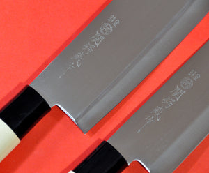 Close-up YAXELL Santoku + Nakiri 2 knives set stainless steel 165mm Japan